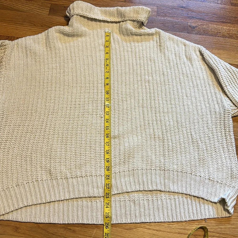 Free People Chunky Knit Cowl neck Sweater Size small - Image 4