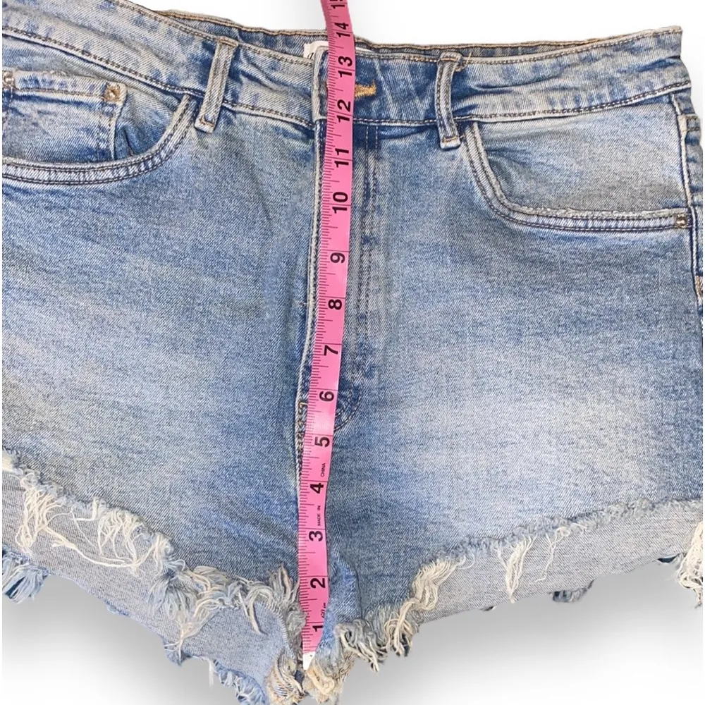 Zara destroyed high rise jean shorts - Image 9