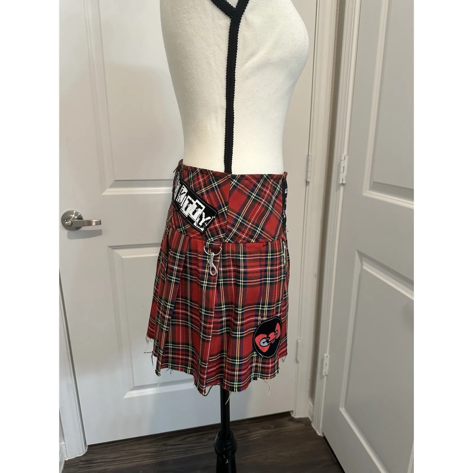 Dolls Kill x Hello Kitty Red Plaid Pleat Punk Mini Skirt L Chains Patches Kawaii - Image 2