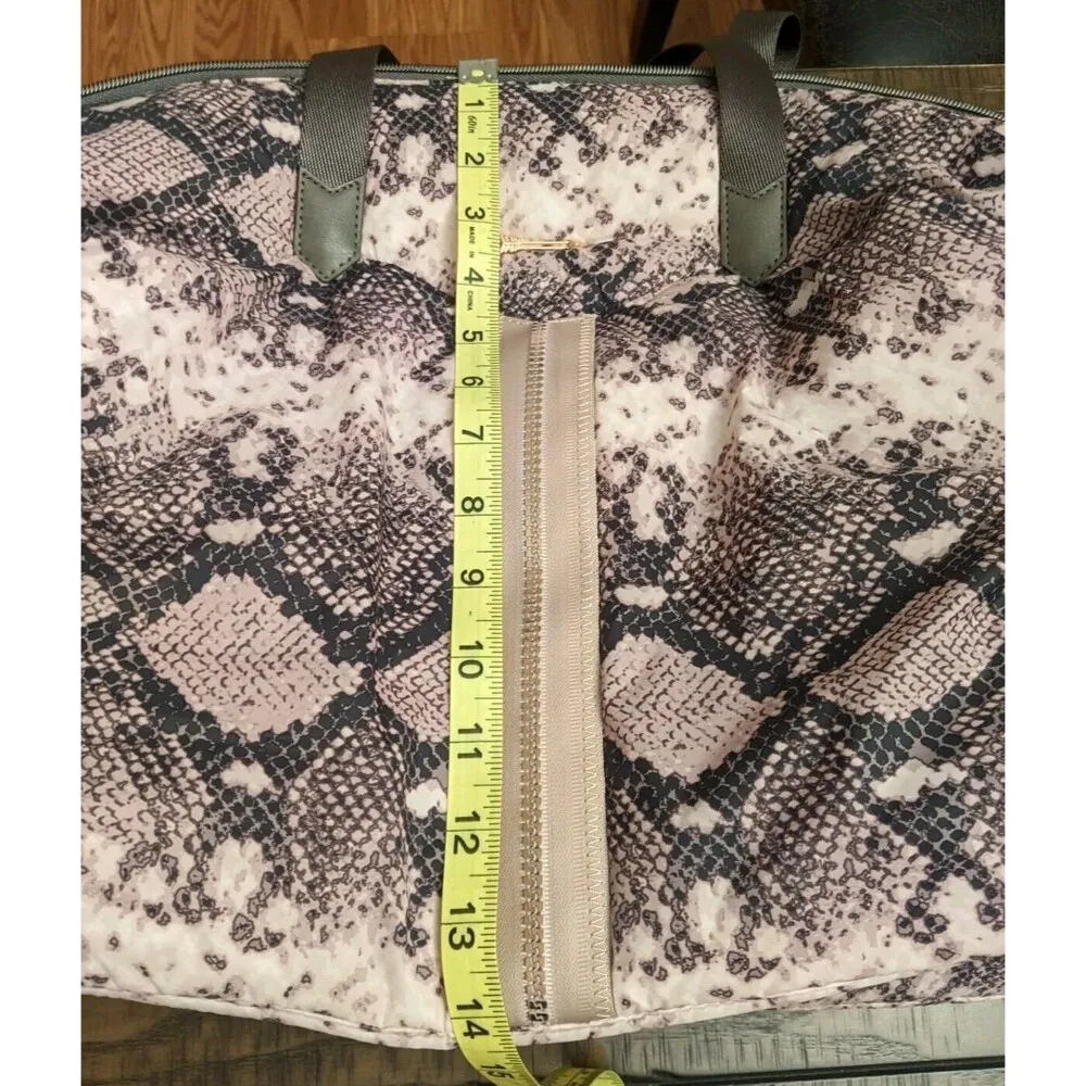 EUC Stella & Dot Crush It Carry On Blush Snake Large Weekender Tote Travel Bag - Image 7