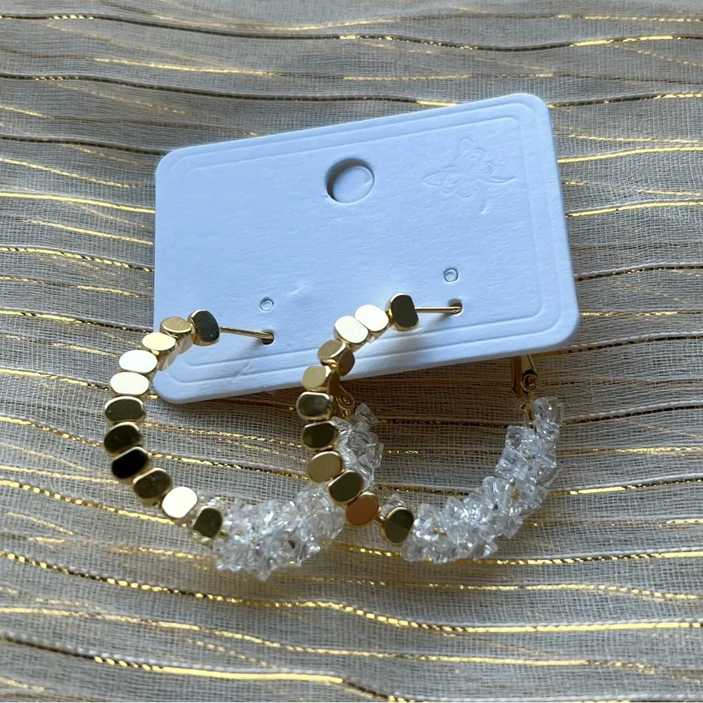 Retro Style Color Block Copper Crystal Hematite Earrings White & Gold Huggie - Image 3