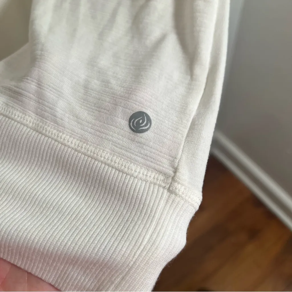 Apana Off Shoulder Sweatshirt White Textured M - Image 4