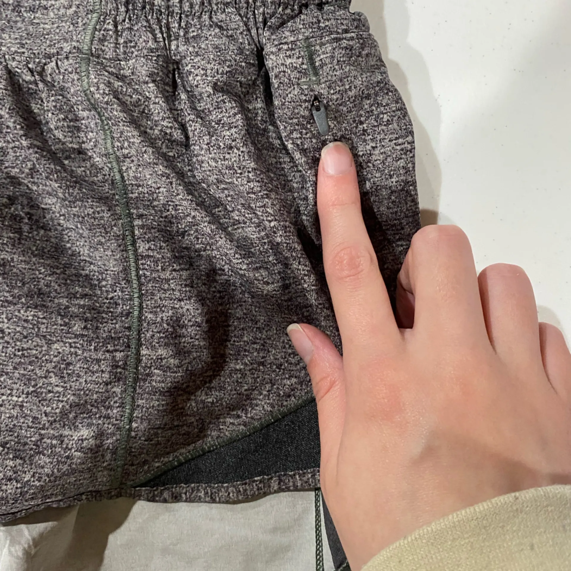 Lululemon shorts size 6 regular dark grey - Image 3