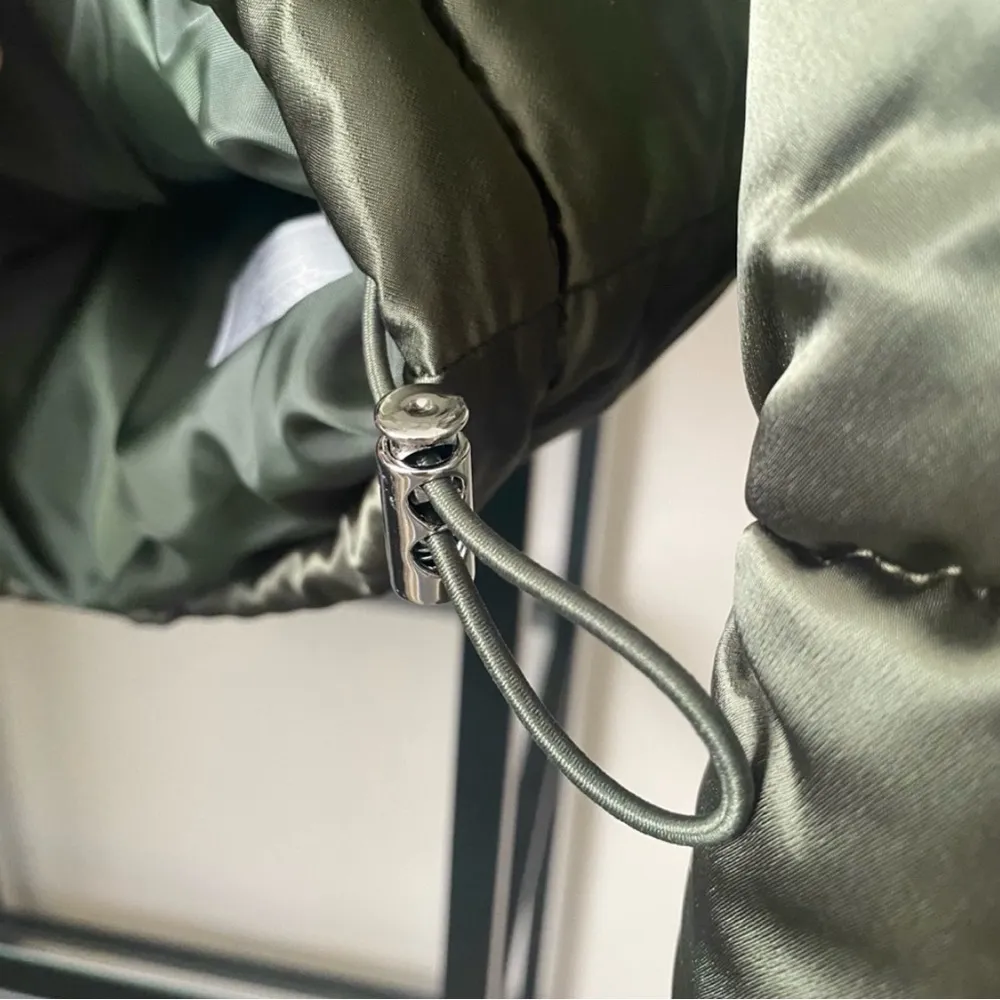 NWT 7 For All Mankind Satin Cropped Puffer Jacket - Image 2