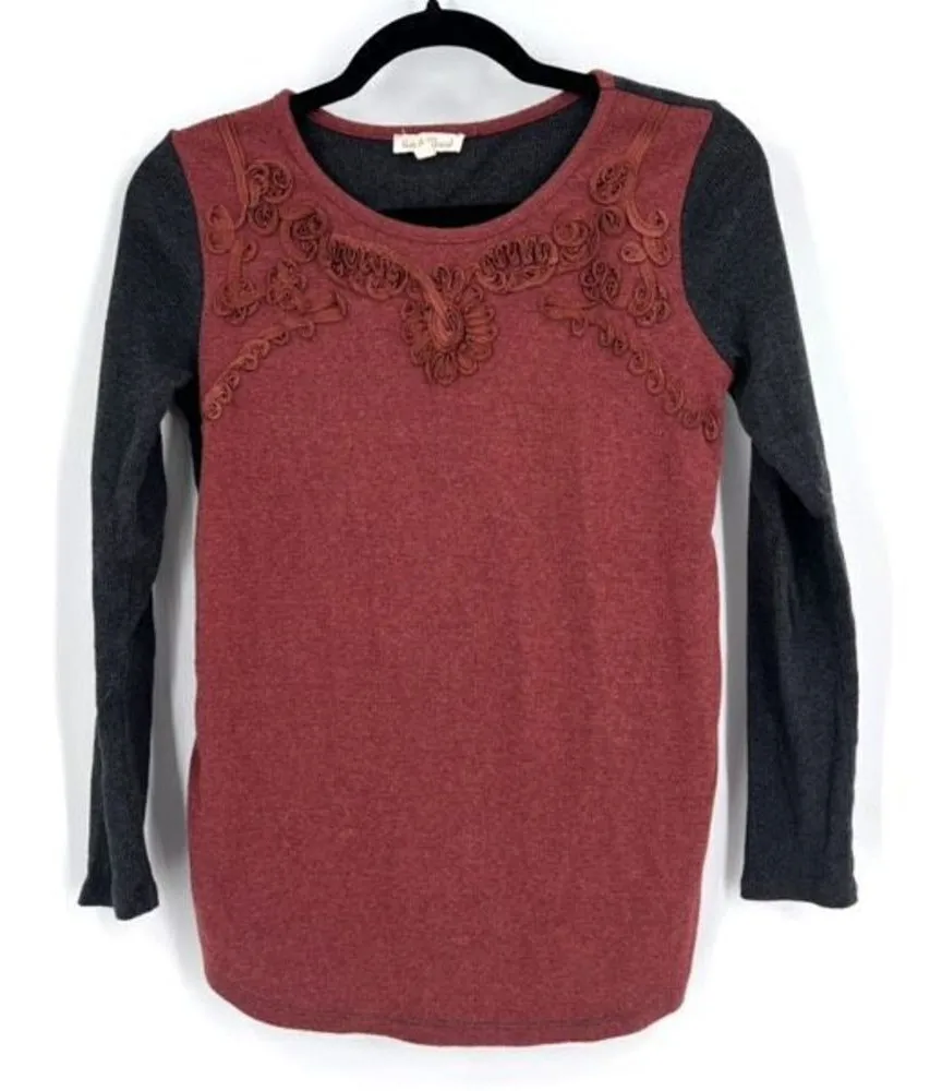 Hem & Thread Women's LS Top Burnt Sienna Brown Gray Knit Embroidery Thermal - Image 1