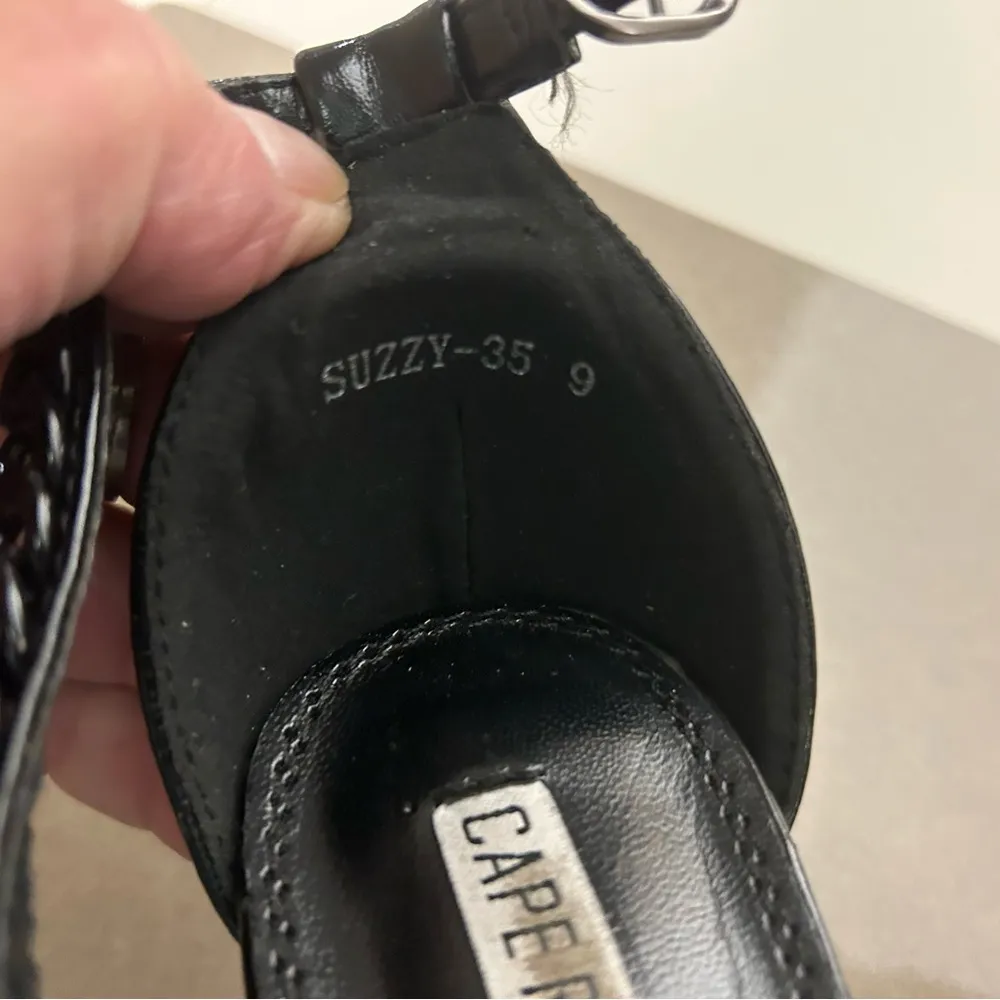 Cape Robbin”size 9 black heels- great shape! Holiday fit! - Image 6