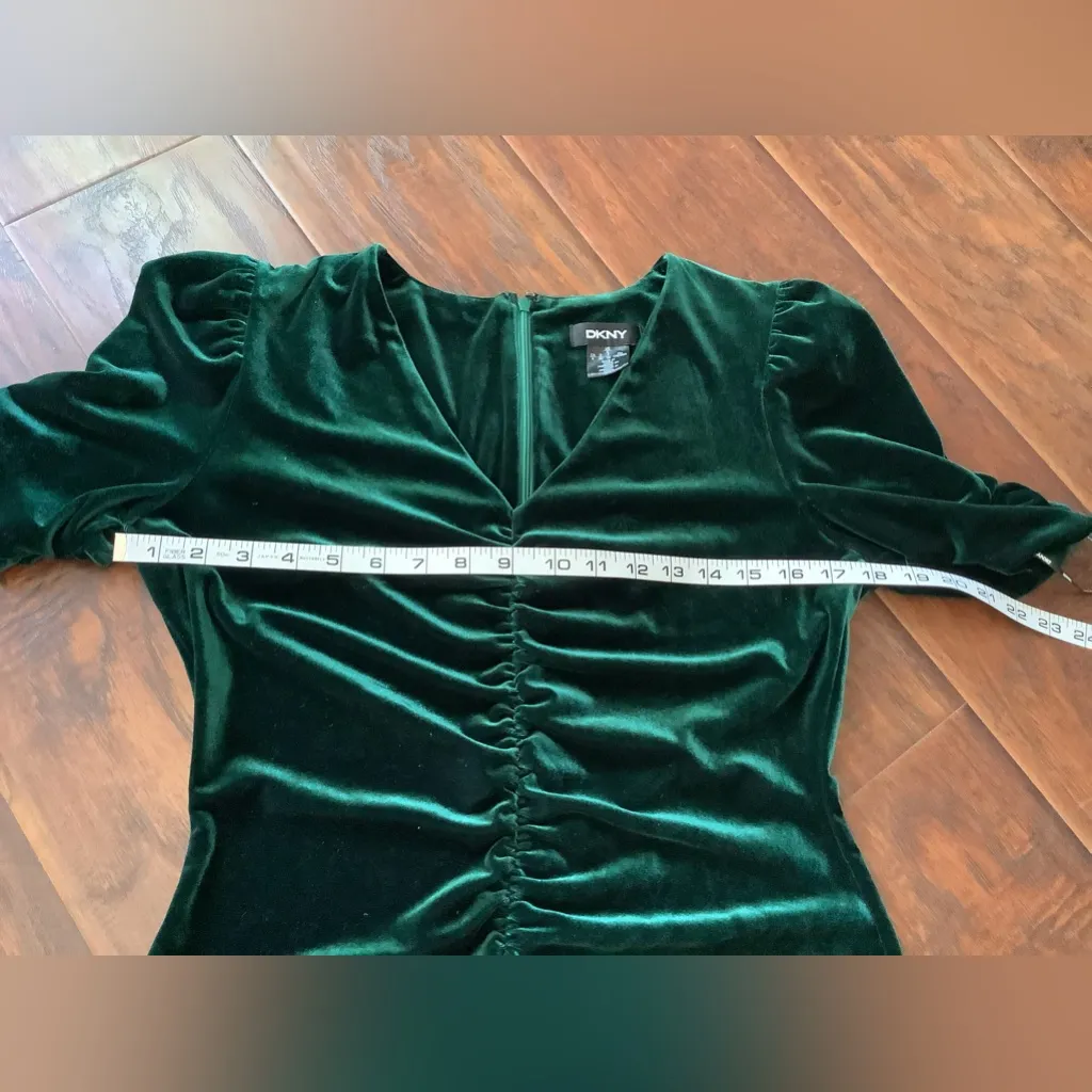 Pretty velvet dress 💚💚💚 - Image 11