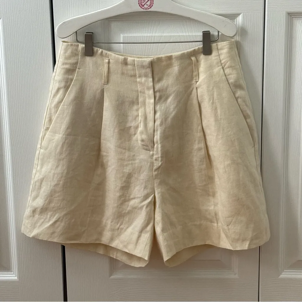 Banana Republic Lina Linen Pleated Shorts in Savannah Breeze - Image 2
