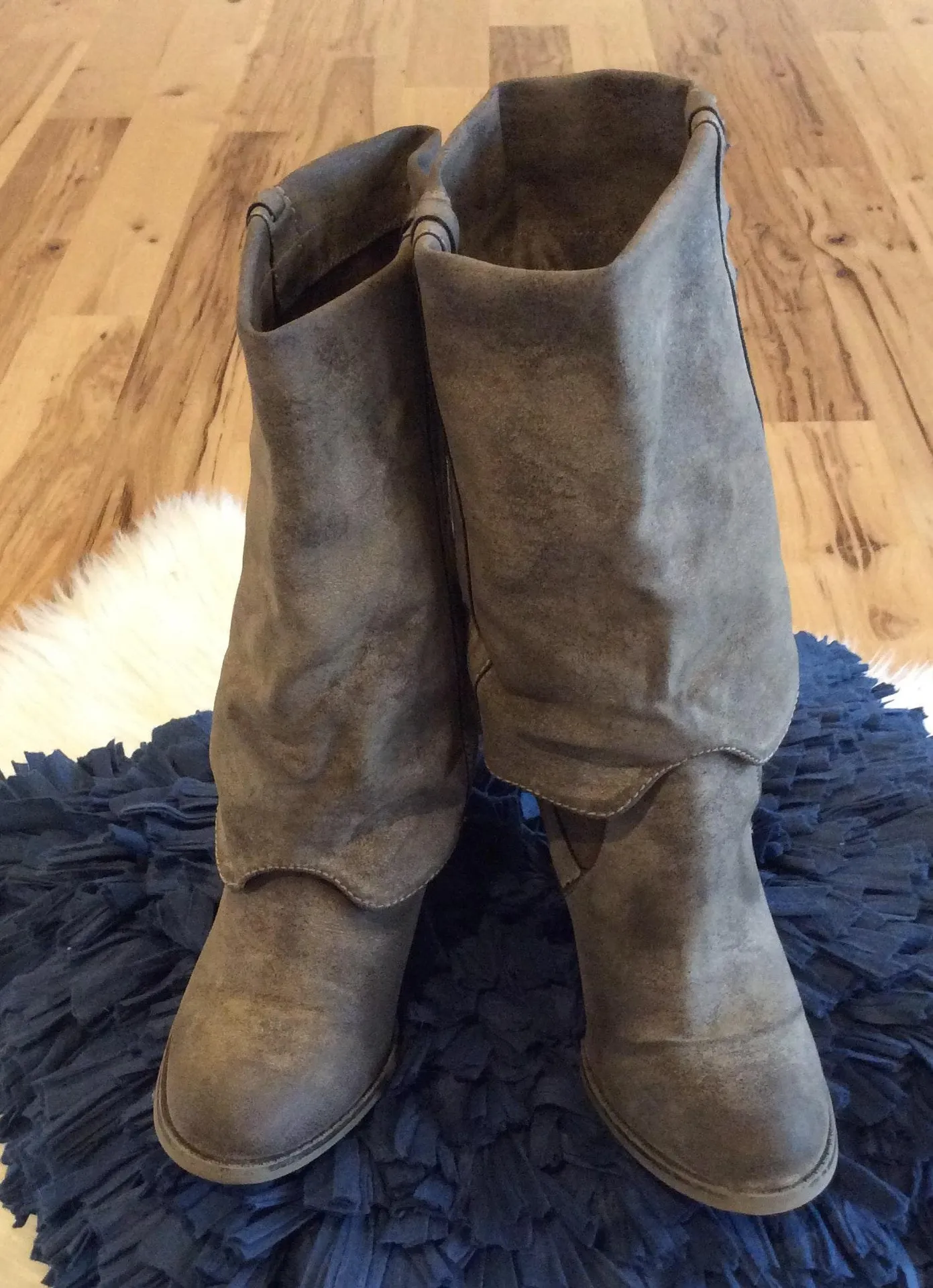 Boutique  Heeled Boots Womens 6 - Image 6