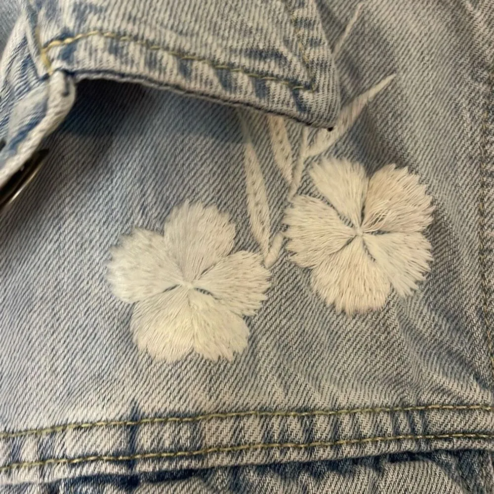 Levi’s cotton denim jacket with white embroidered flowers M - Image 7