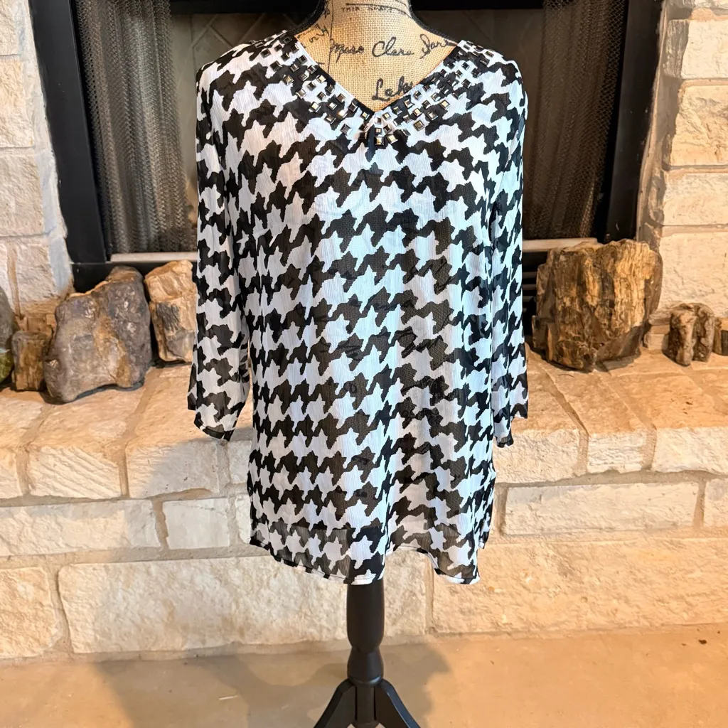 Valerie Stevens Monochrome Houndstooth Blouse - Image 2