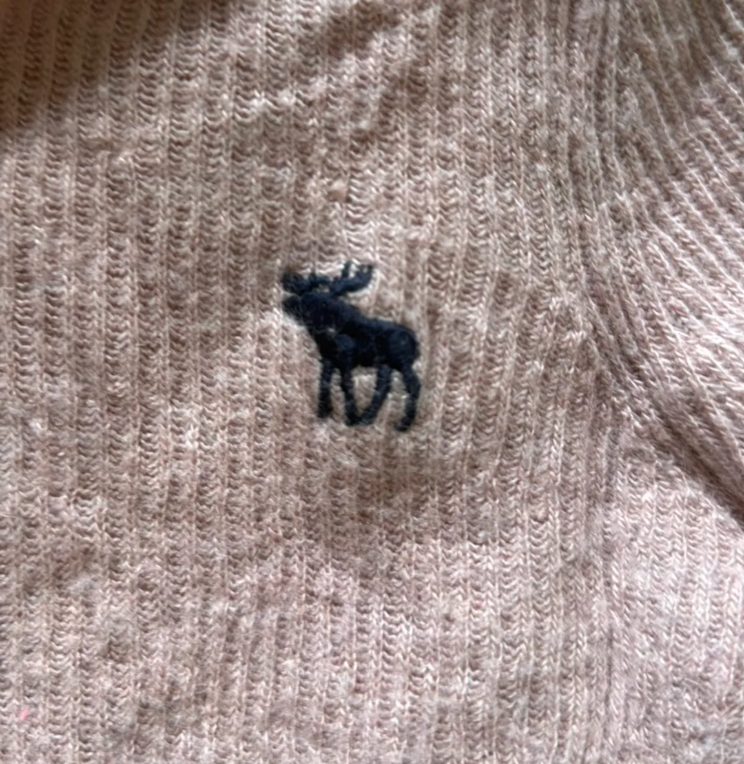 Sweater - Image 4