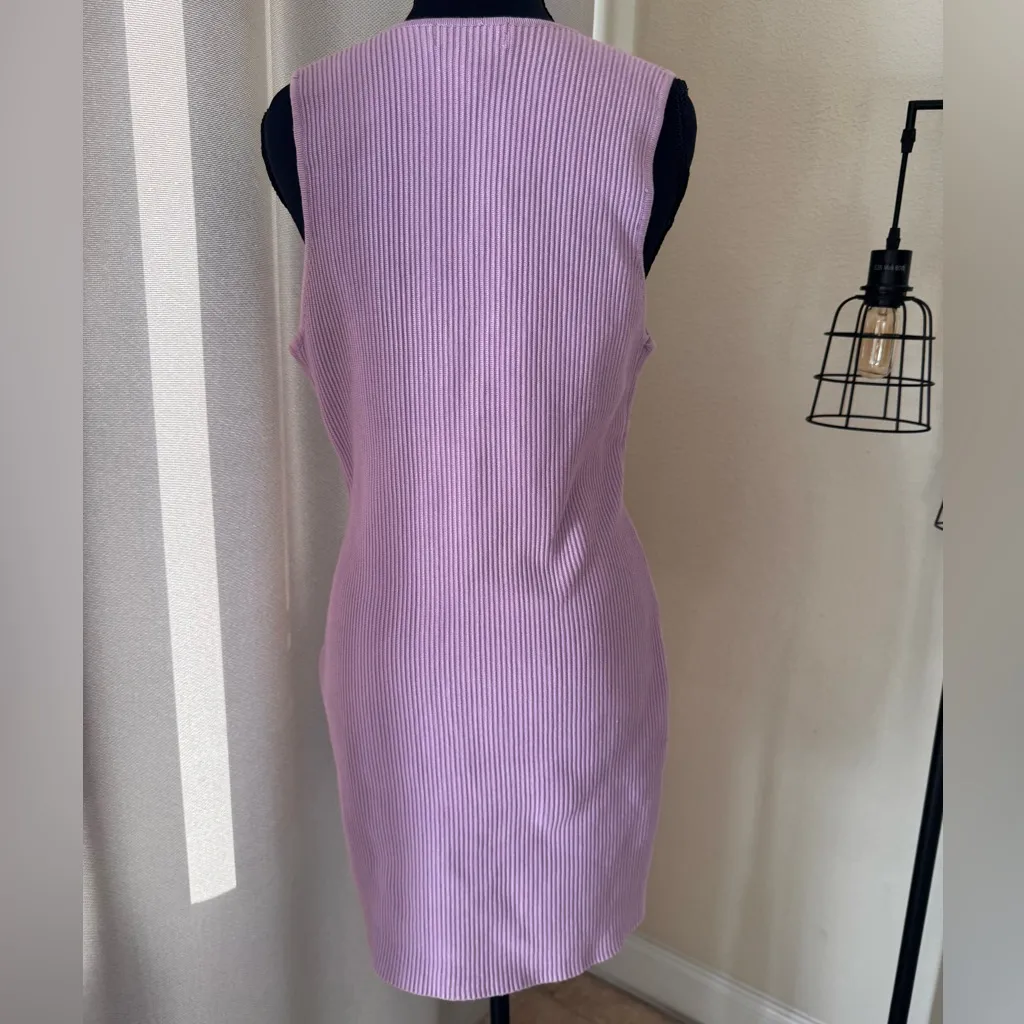 House of Harlow 1960 Lavender Plunge V - Image 3