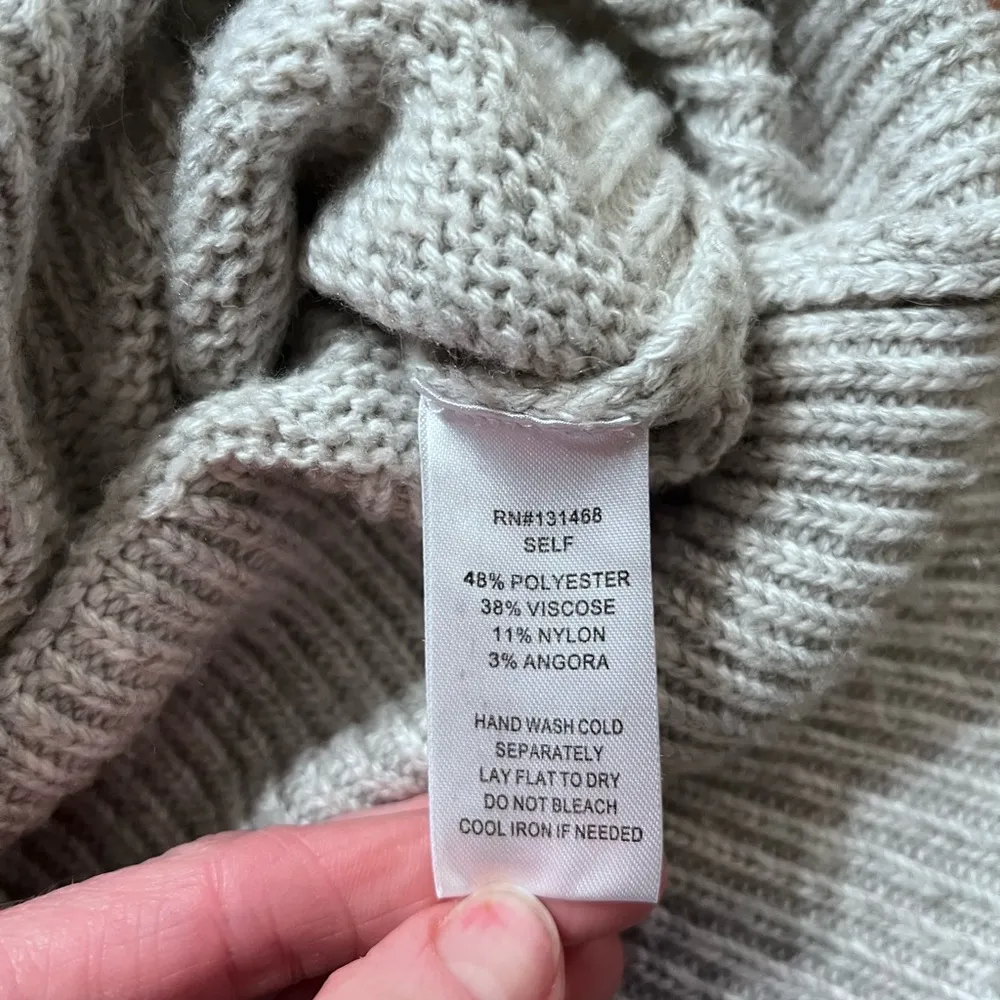 Fate by Lfd Sweater Sz L adorable Gray soft - Image 3