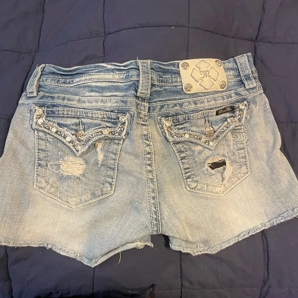 Miss Me mid rise easy Distressed Jean Shorts rhinestone detail size 29 - Image 2