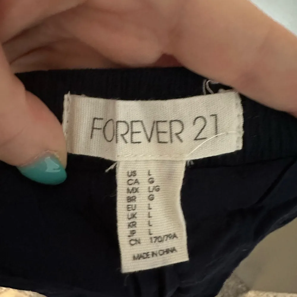 Navy forever 21 shorts with side lace detail size large - Image 3