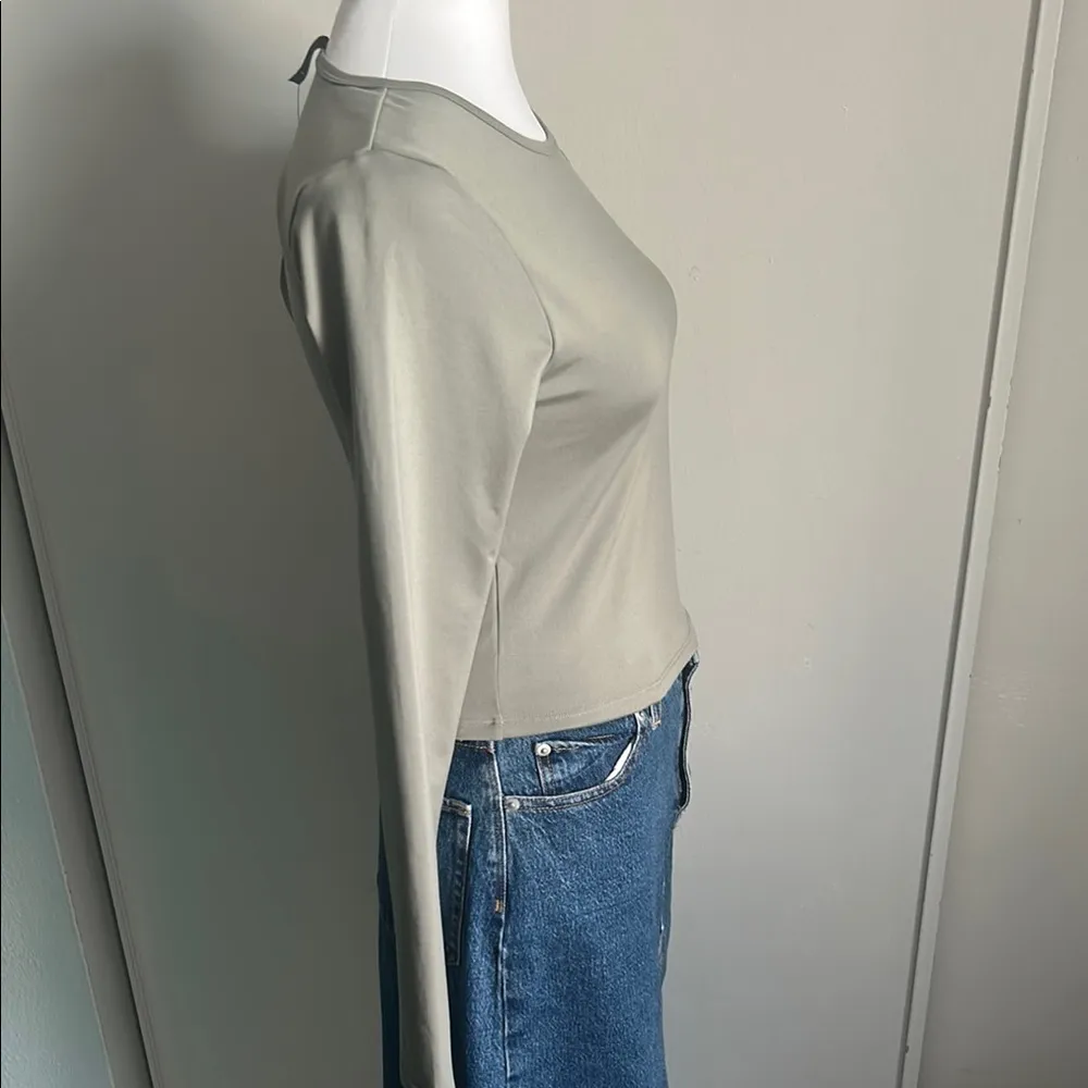 New Cotton On Buttery Soft Stretch Fitted Long Sleeve Athletic Workout T-Shirt - Image 8