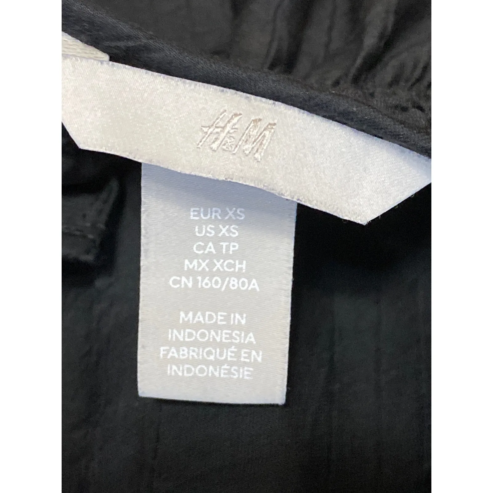 H&M Women's Black Short Sleeve V Neck Smocked Fit & Flare Mini Dress Size XS - Image 3