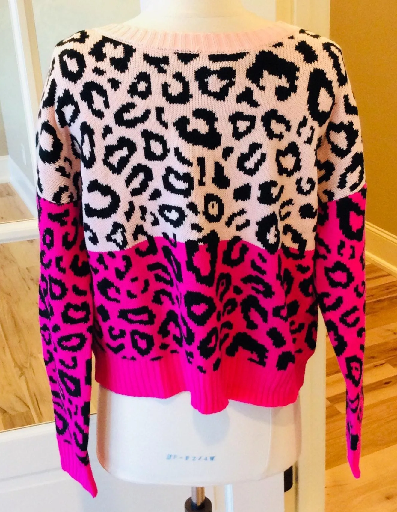 Sweater Crewneck Pullover Womens Medium New - Image 3