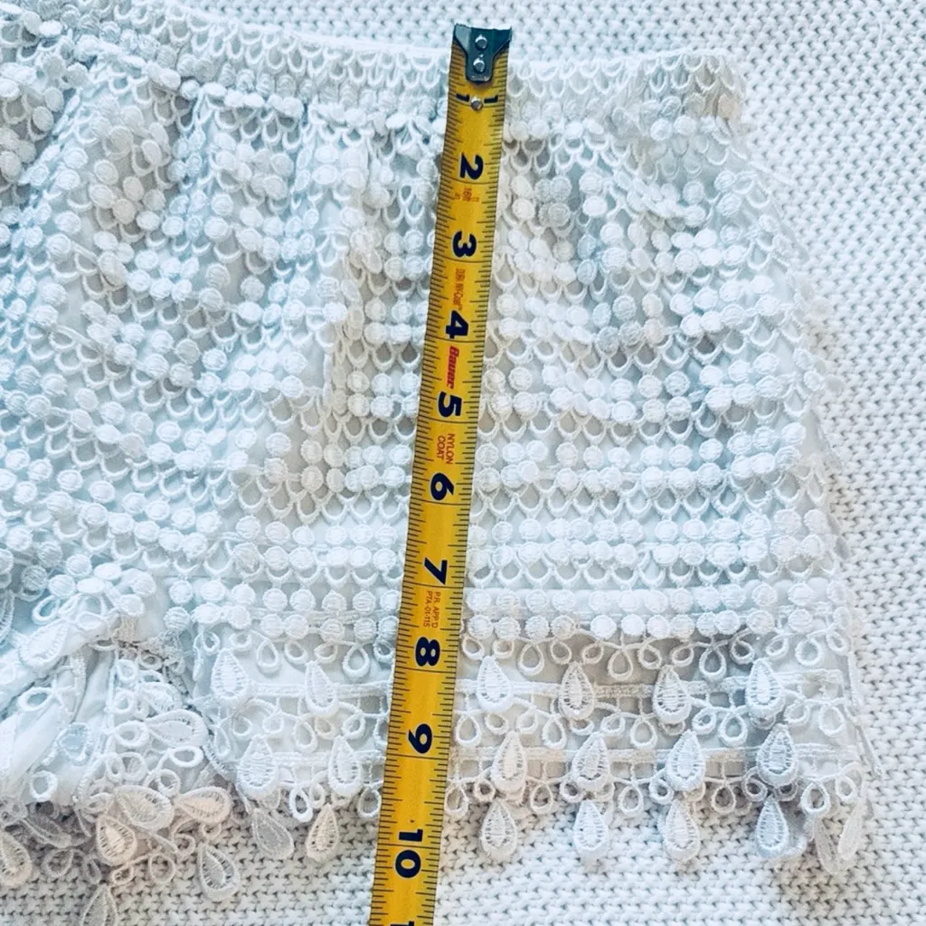 LULU’S White Lace Shorts 10” Size XS - Image 9
