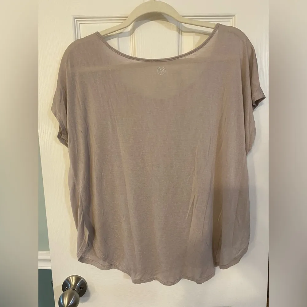 Savvi | Tan Flowy Comfortable Tee, Size XS/S - Image 3