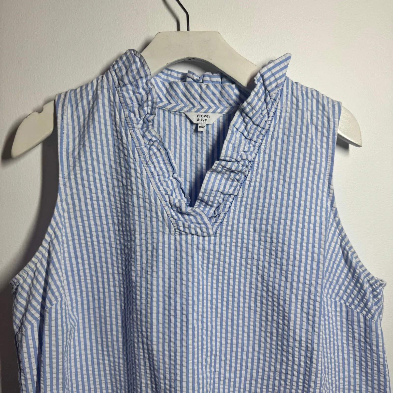Crown & Ivy Top Women L Blue White Seersucker Tank Ruffle Blouse Coastal Preppy - Image 3