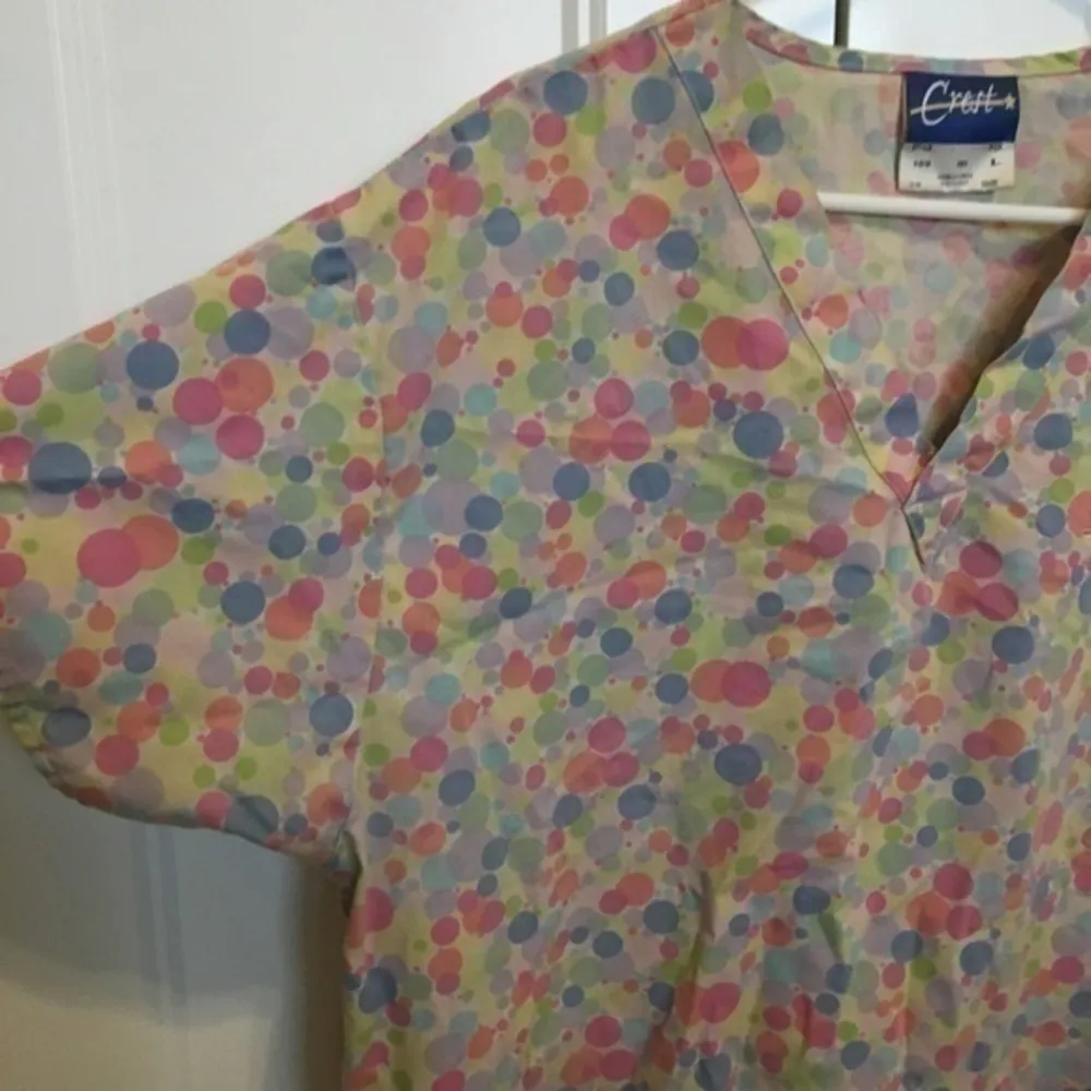 Women’s size large V neck scrub top - Image 5