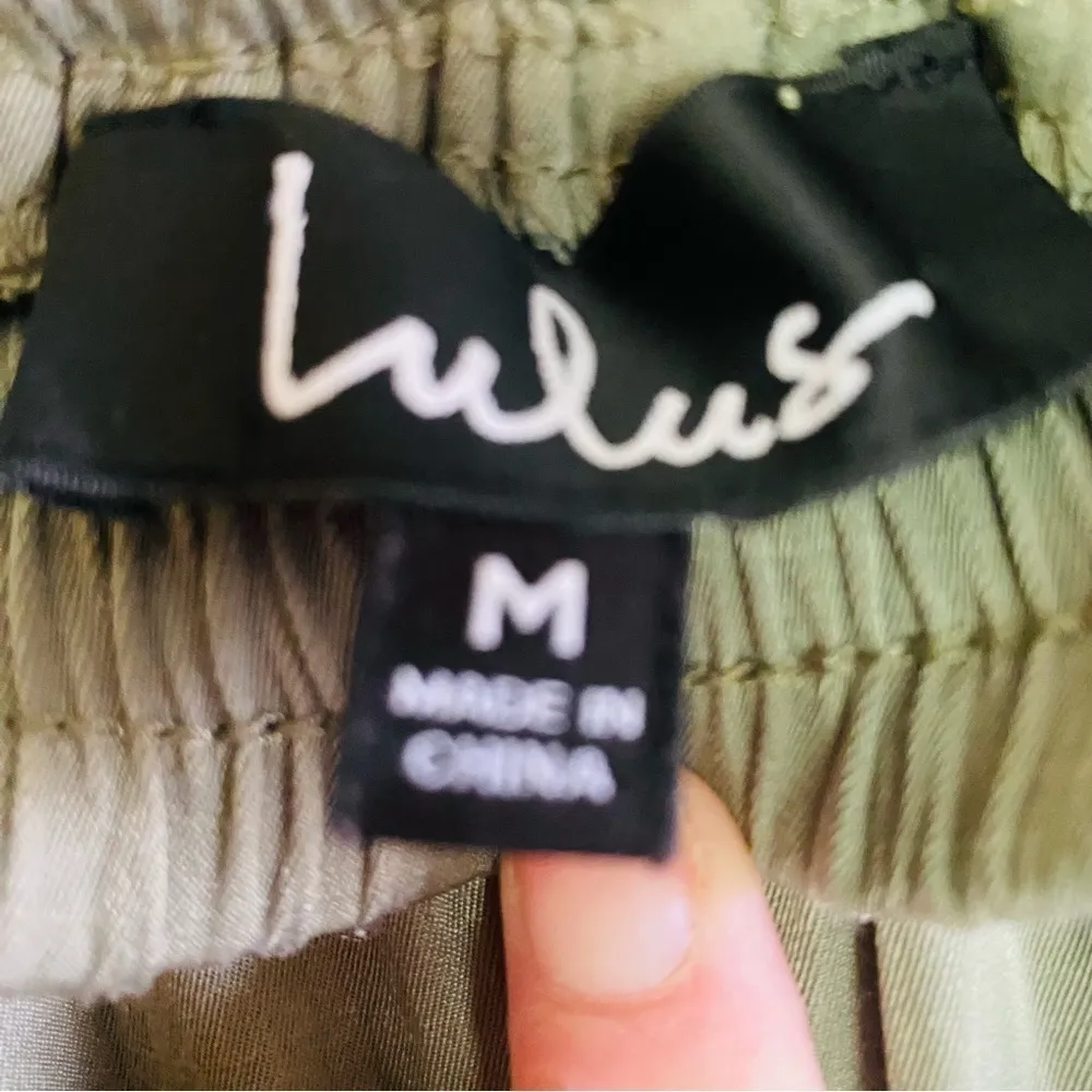Lulu’s Classic Confidence Olive Green Satin
Joggers size medium - Image 8