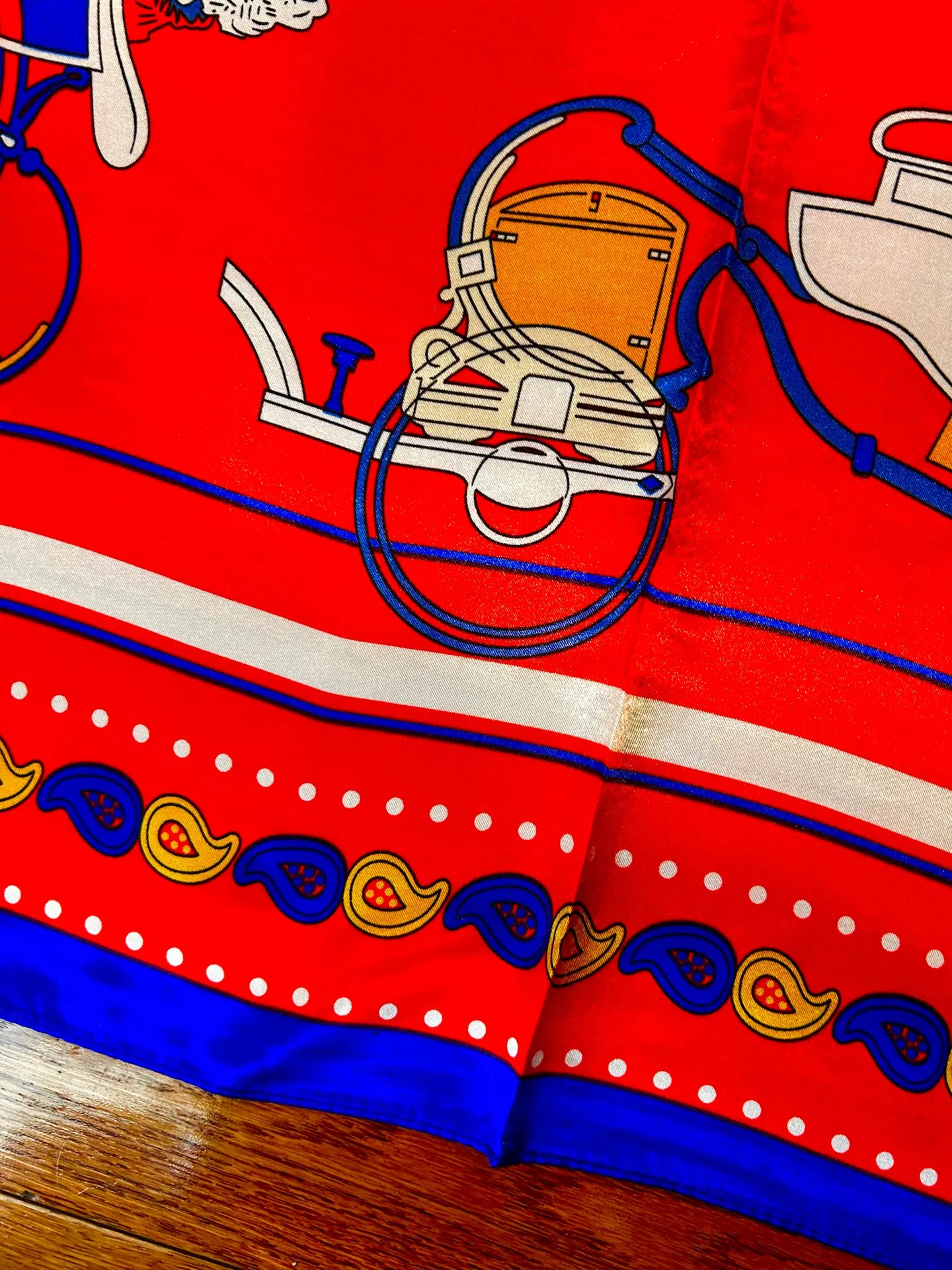 Vintage Equestrian HORSE&CARRIAGE print RED oversized silky Scarf 35/35 - Image 10