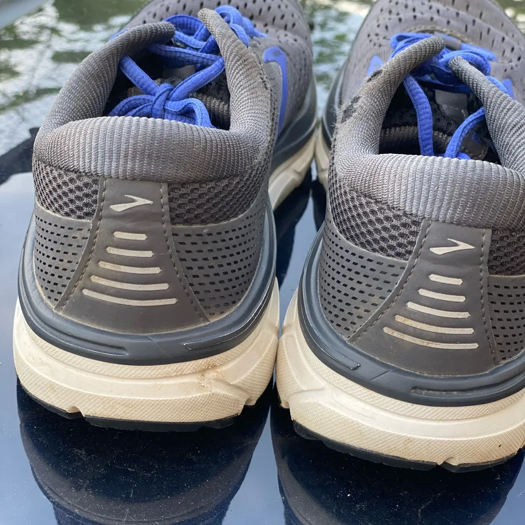 Brooks dyad 10 blue grey women’s running shoes - Image 3