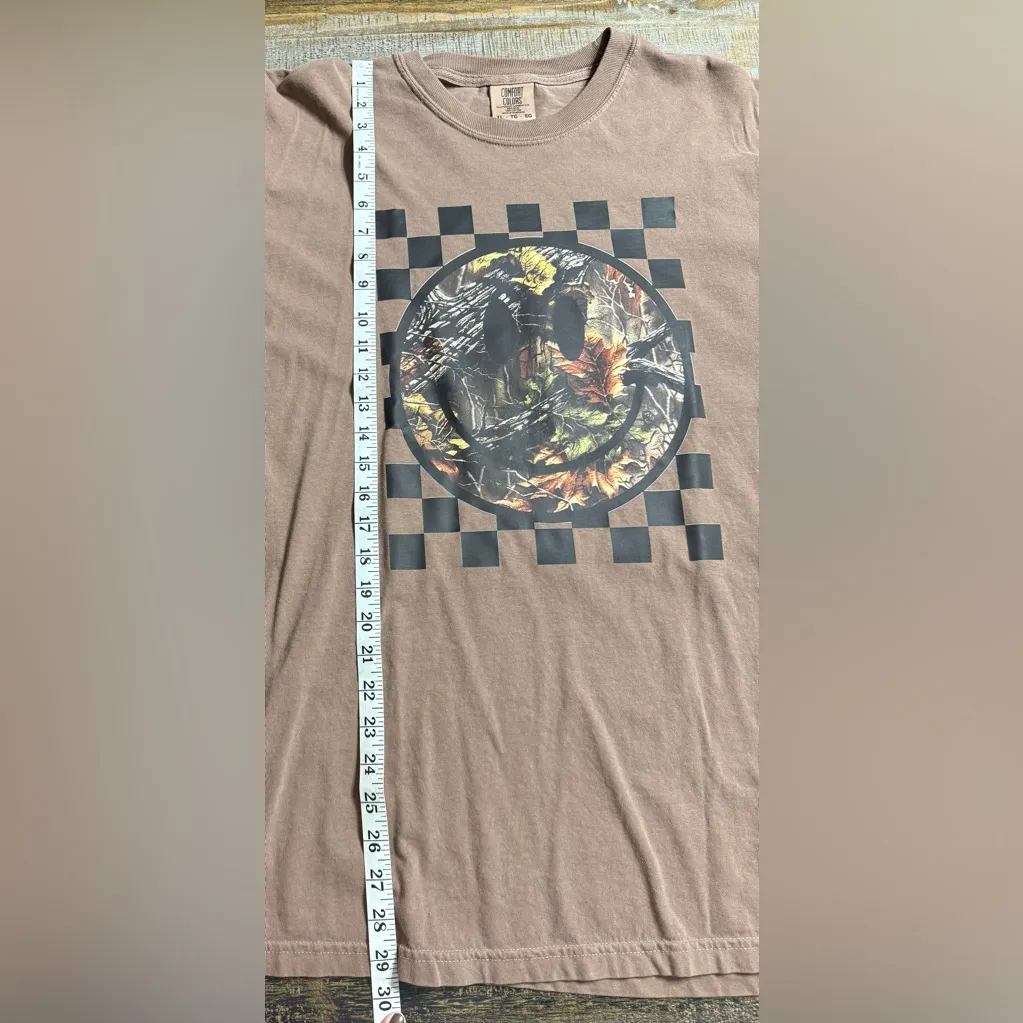 Comfort Colors Brown Smiley Graphic Tee - Image 6