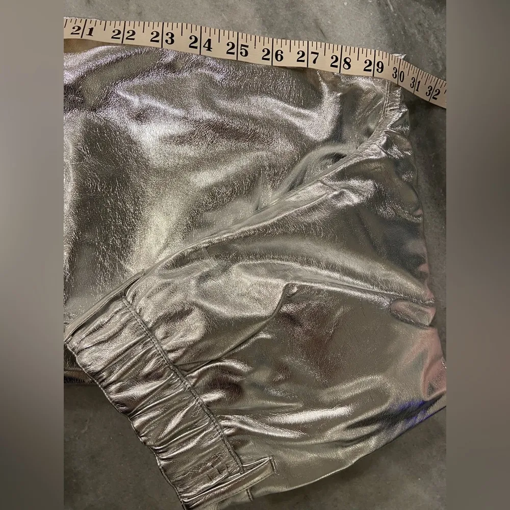 NWT No Boundaries Size XS Silver Metallic Relaxed Fit Wide Leg Cargo Pants - Image 8