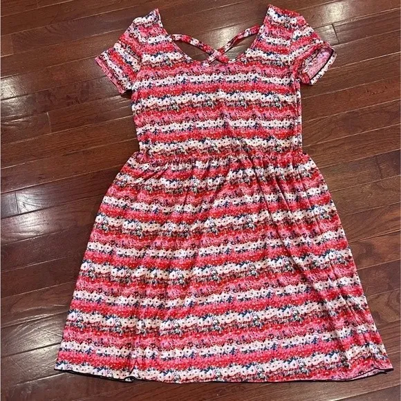 Source Unknown Ditsy floral print cross back dress size medium - Image 3