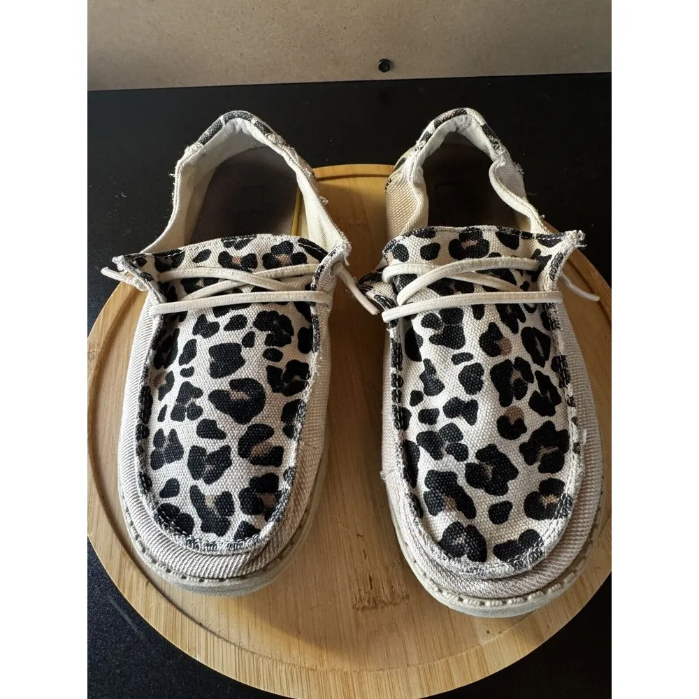 Hey Dude Wendy Woven Cheetah & Tan Slip On Shoes - Women's Size 6  EUC - Image 4