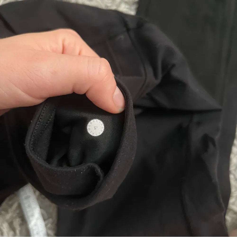 lululemon black groove pants straight leg size 4 - Image 5