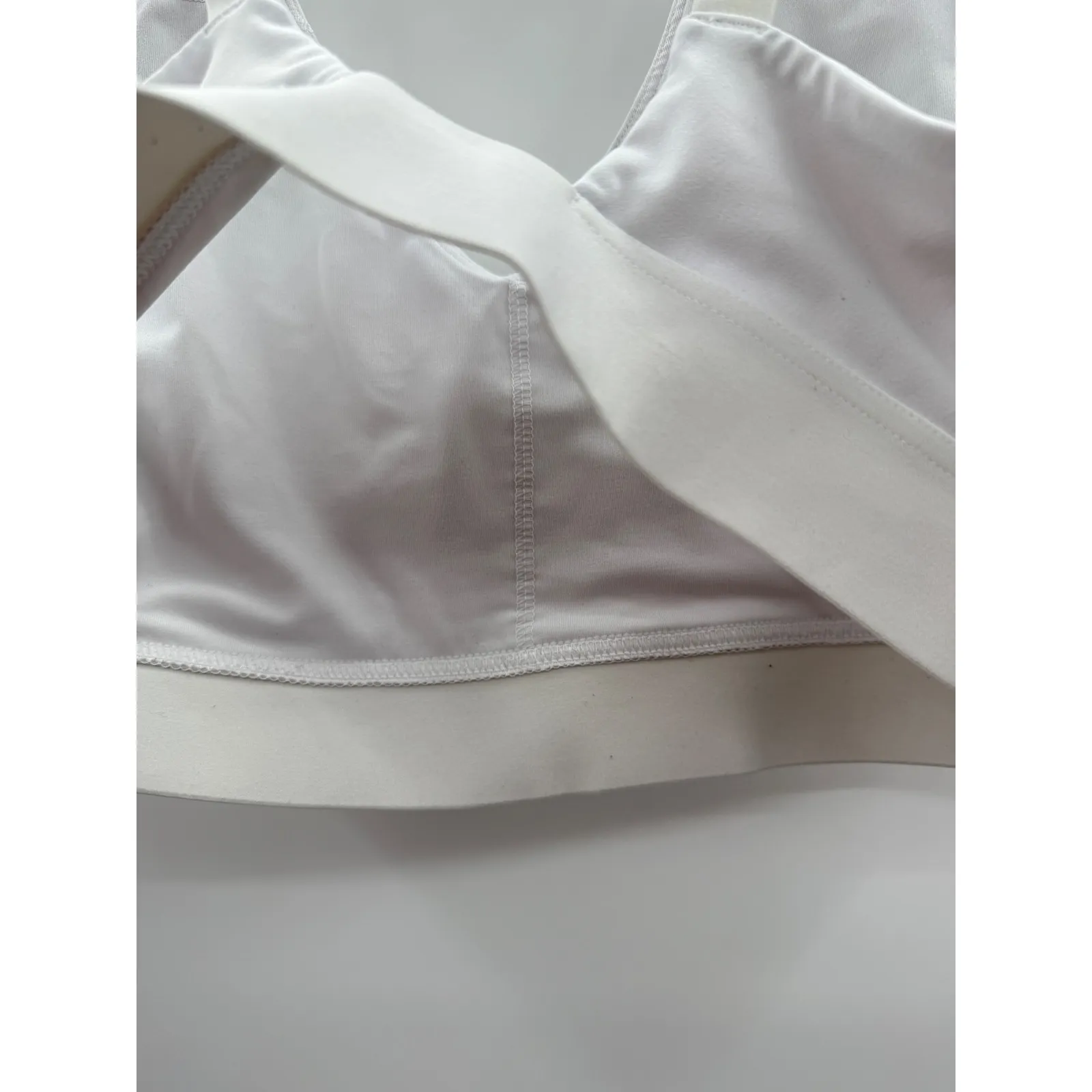 Fabletics All Day Every Day Bra Women's XL White Low Impact Sports‎ Stretch Soft - Image 5