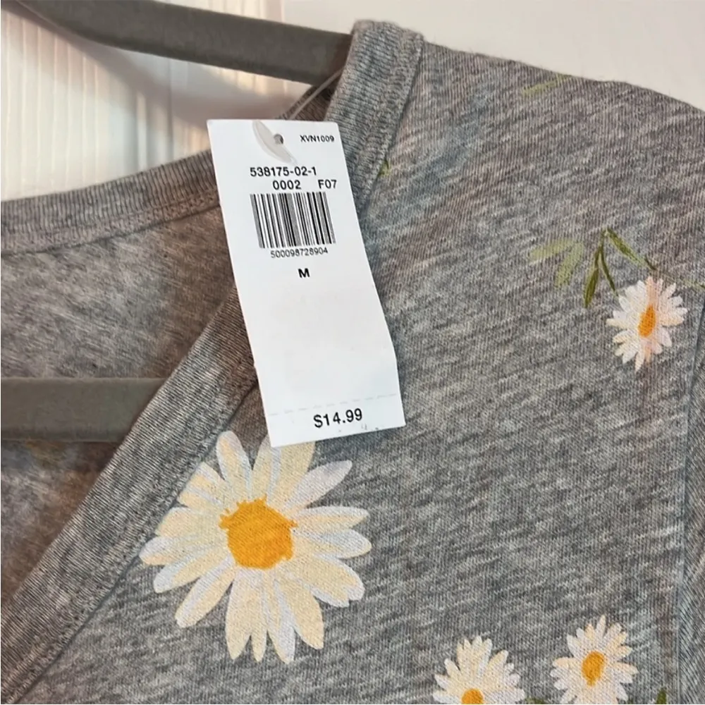 Old Navy Gray Floral Women's Top - Image 2