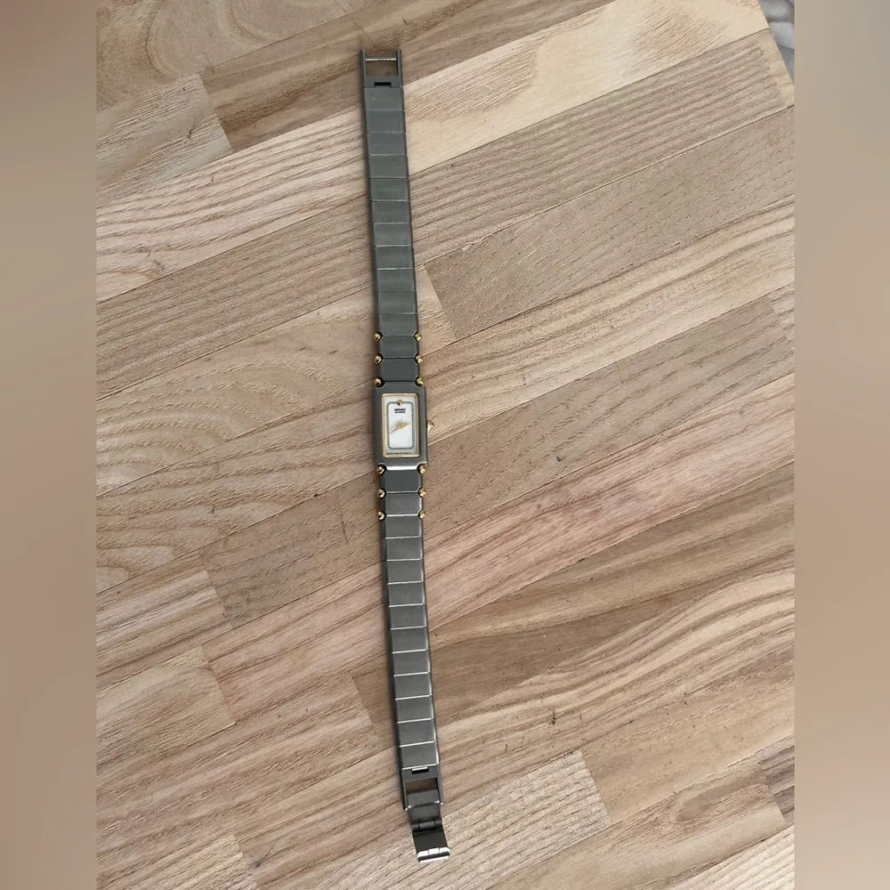 Seiko Ladies Watch RARE Vintage Gunmetal Gray Tone Bracelet and Sparkling Dial - Image 5