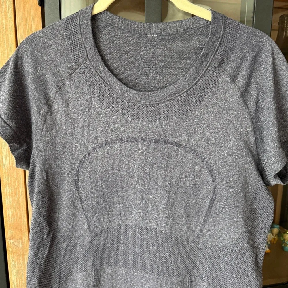 Lululemon Swiftly Tech Tee short sleeve running contrasting marled size 8 navy - Image 3