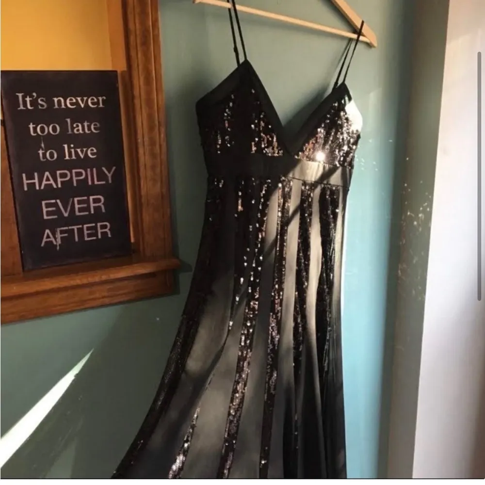 Gorgeous Floor Length Formal Sequin Dress Black Size undefined - Image 3