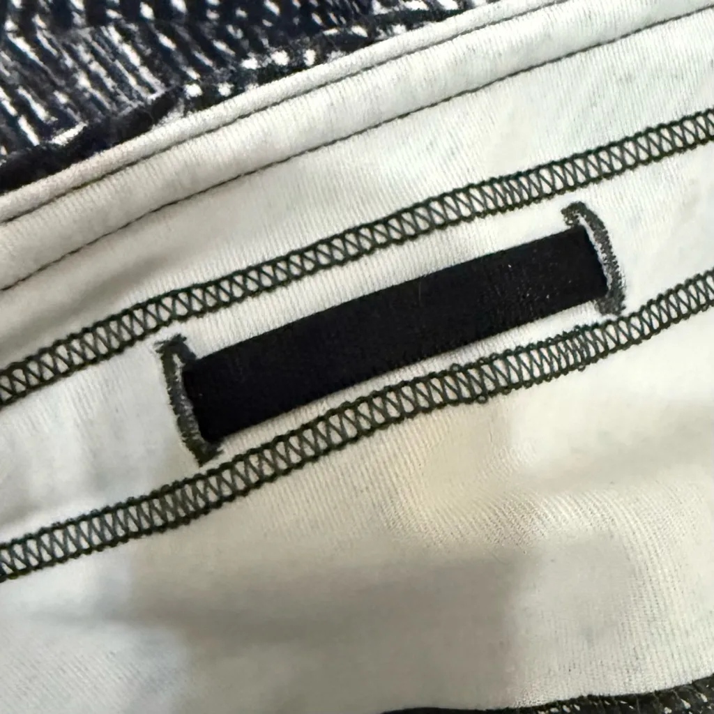 LULULEMON Run Off Route Mid Rise 21” Crop in Velocity Mesh Island Mist Black 4 - Image 14