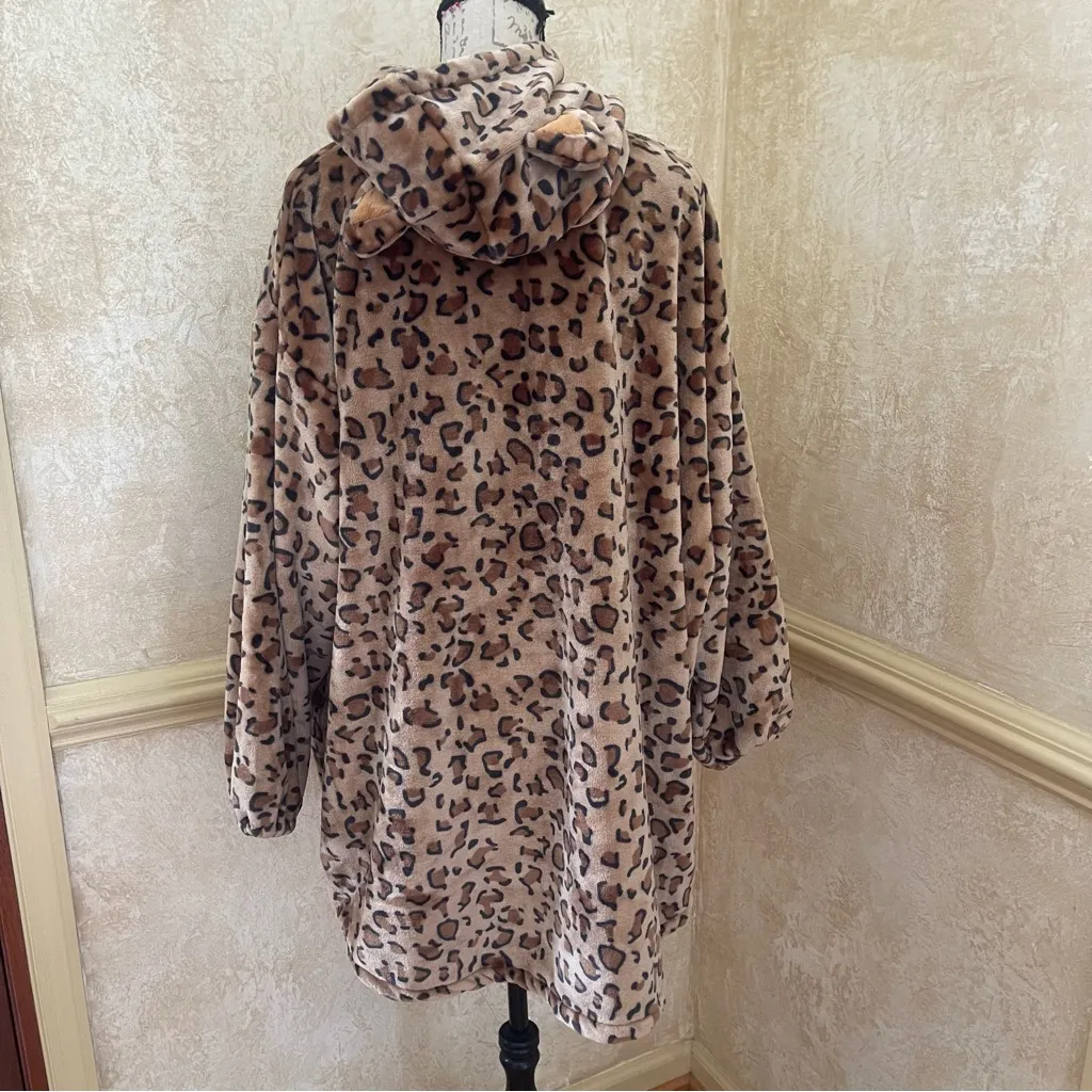 THROWZY Marlo Lorenz Oversized Hooded Boho Poncho Fleece Wearable Blanket OS Tan Size XXL - Image 6