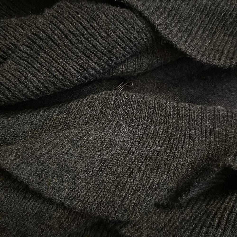 Cable & Gauge Charcoal Ruffled Sweater Vest M - Image 7