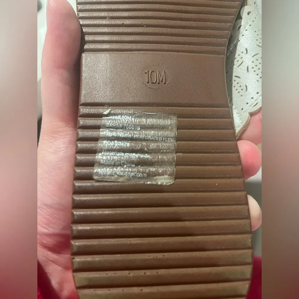 PALMS Women’s 10 Perforated Thong Sandals White on Brown Flip Flop Slip On Comfy - Image 16