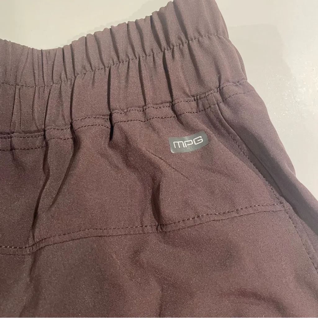 Mondetta MPG Stretch Performance Shorts Mushroom Brown Women L 5” Inseam NWT - Image 6