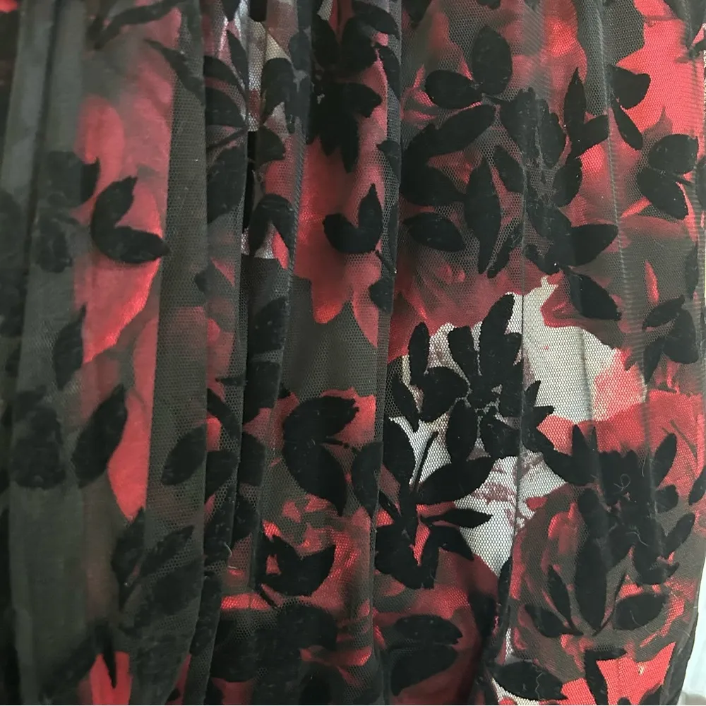 SLNY Black Red Floral Velvet Sleeveless Formal Dress 6 - Image 2