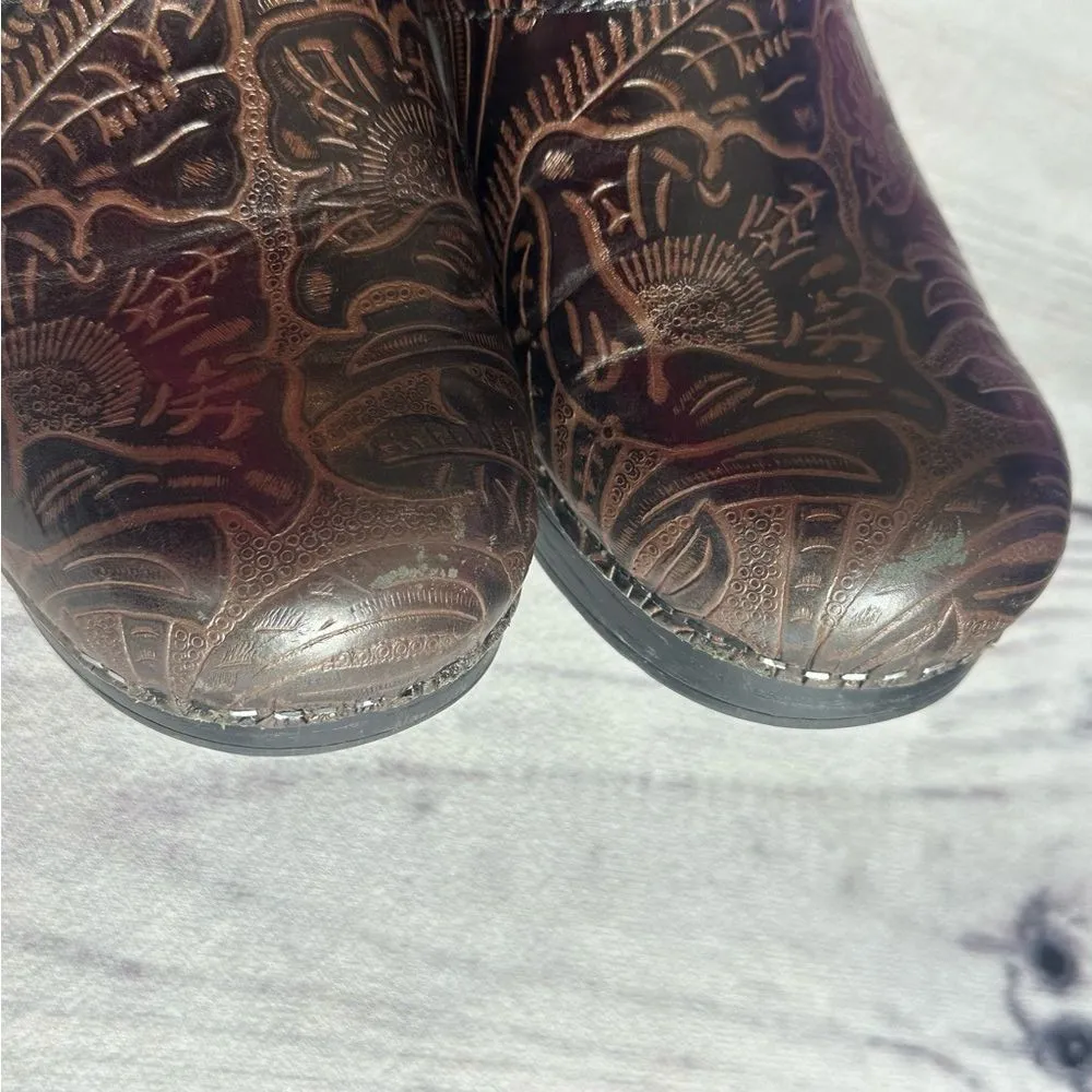 Dansko Professional Tooled Leather Clogs Sz 38 EU (7.5/8 US) Brown Nurse Shoes - Image 3