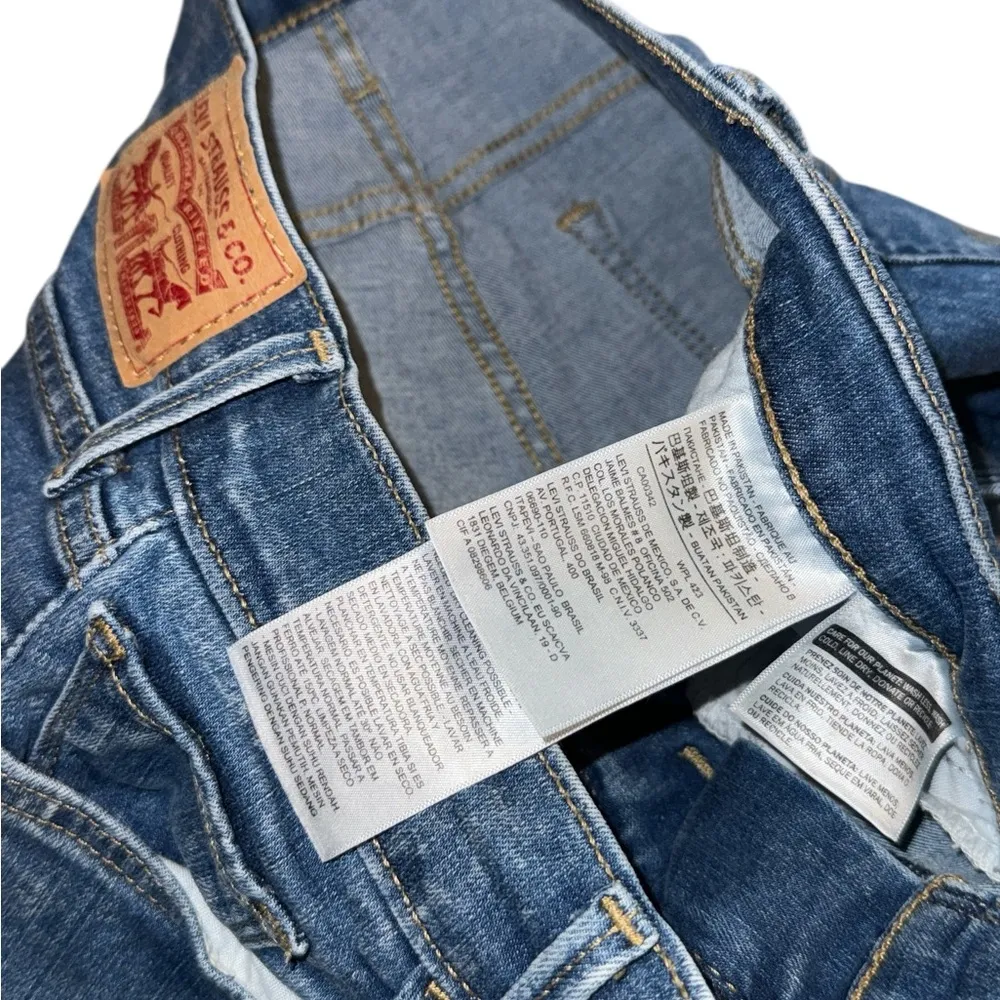 Levi's Blue Cropped Distressed Jeans - Image 5