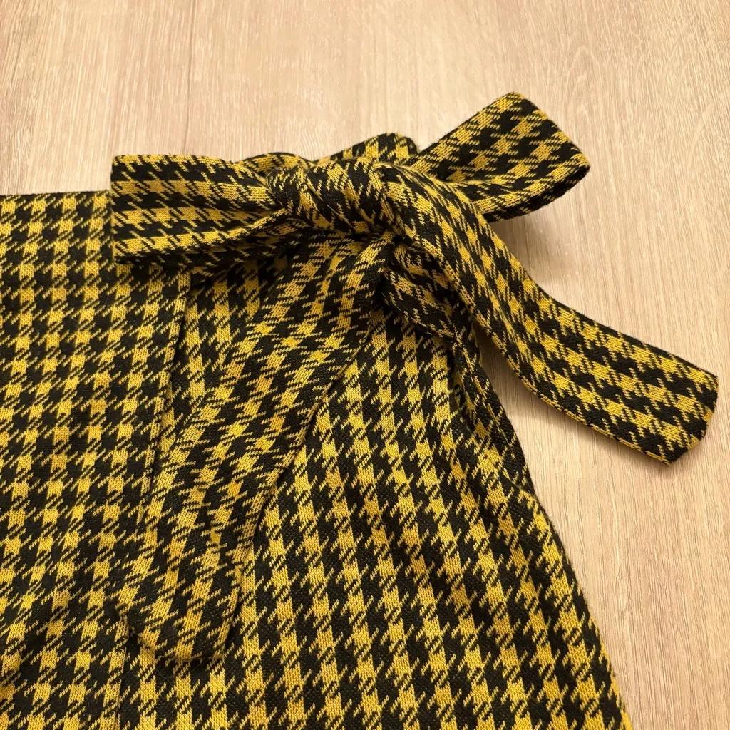 Haute Monde Yellow and Black Houndstooth Patterned Y2K Style Skort Size Large - Image 3