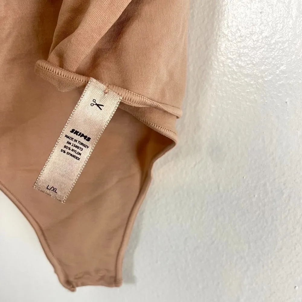 SKIMS Essential T-Shirt Thong Bodysuit in Sandstone Large/X-Large - Image 5